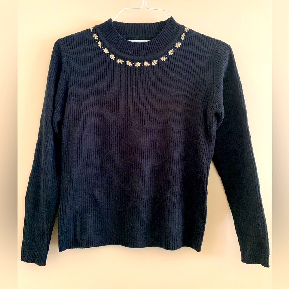 💕Clearance💕 Black Sweater Size M - Picture 1 of 6
